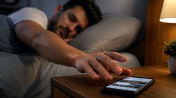 दिन की शुरुआत फोन से करना क्यों है नुकसानदायक? एक्सपर्ट्स ने बताया