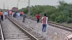 मध्य प्रदेश के मुरैना में ट्रेन में आग की अफवाह से मची भगदड़, गाड़ी से कटकर 4 की मौत