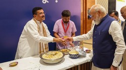 ‘ये वाला दीजिए…’, NDA की बैठक में सीएम शुभेंदु अधिकारी ने पीएम मोदी को खिलाई झालमुड़ी