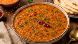 घर पर मिलेगा रेस्टोरेंट जैसा स्वाद, झटपट बनाएं तड़का मसूर दाल, यहां देखें रेसिपी