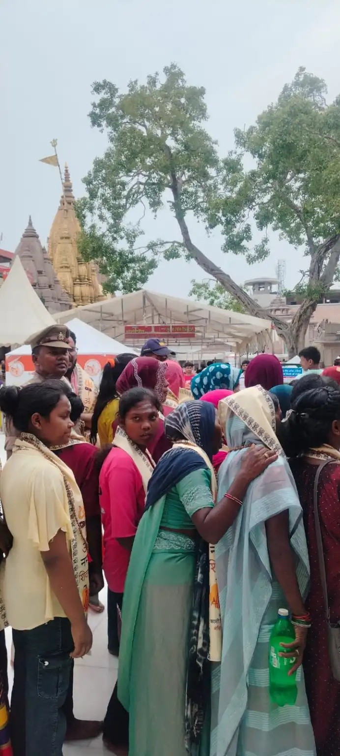women in varanasi