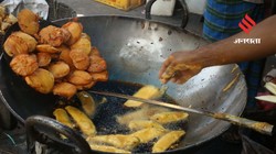 बारिश के मौसम में बनाएं शाम को खास, चाय के साथ ट्राई करें बंगाली स्टाइल के 9 डीप-फ्राइड वेज स्नैक्स