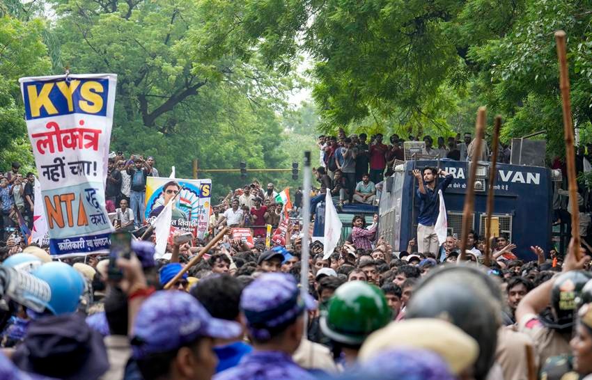 Chalo Sansad March