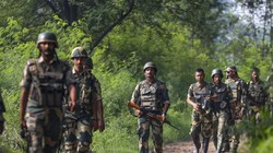 CRPF जवानों को संवेदनशील इलाकों में सिर्फ बुलेटप्रूफ गाड़ियों में चलने का निर्देश