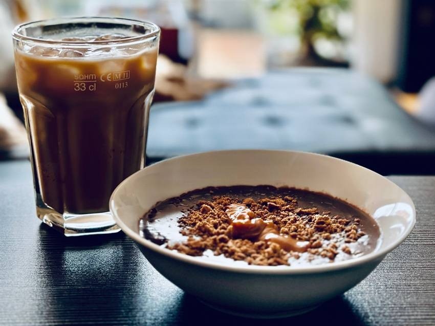 Chocolate Peanut Butter Oat Smoothie
