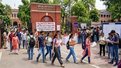DU UG Admission 2026: दिल्ली यूनिवर्सिटी ने जारी किया तीसरे राउंड और मिड एंट्री का शेड्यूल, 3 अगस्त से फिर मिलेगा आवेदन का मौका