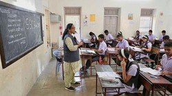 फीस बढ़ाने के नियमों पर निजी स्कूलों की याचिका, हाई कोर्ट ने सरकार से मांगा जवाब