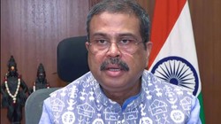 धर्मेंद्र प्रधान का विभाग बदलने को तैयार था केंद्र लेकिन इस्तीफे पर अड़ गई थी कॉकरोच जनता पार्टी