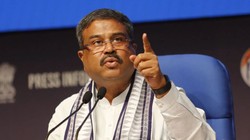 ‘छात्रों को सियासी हथियार बना रही कांग्रेस’ NEET विवाद पर धर्मेंद्र प्रधान ने तोड़ी चुप्पी, बोले- सरकार चर्चा को तैयार