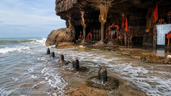 महादेव का गुजरात में वह शिवलिंग जिसका जलाभिषेक समुद्र करता है, आसपास हैं कई खूबसूरत जगहें
