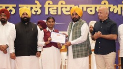 जंतर मंतर पर नसीहत, पंजाब में चुप्पी: खुद के ही जाल में उलझी केजरीवाल की पार्टी, चुनाव में हो सकता है नुकसान