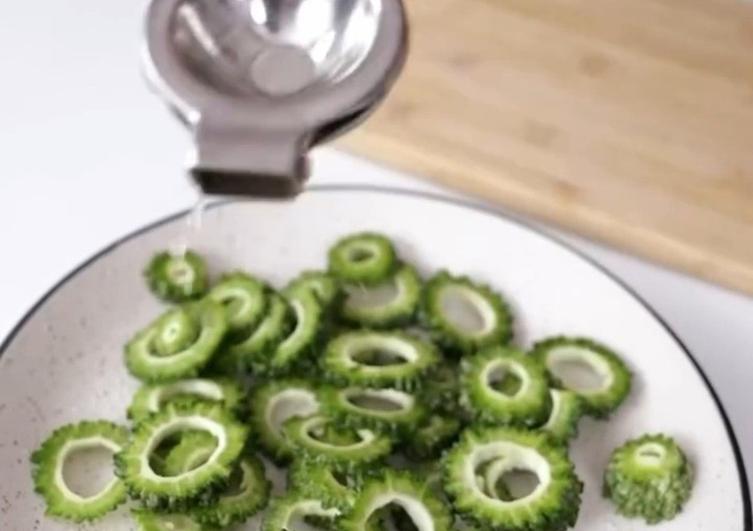 How to Make Karela Chips