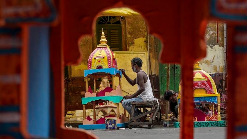 Who builds Jagannath Rath