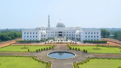कर्नाटक की इस यूनिवर्सिटी ने बनाया इतिहास, एग्जाम खत्म होने के 5 मिनट बाद ही जारी कर दिया रिजल्ट; 76.84 प्रतिशत बच्चे पास