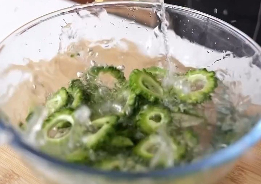 Kunal Kapur Karela Chips Recipe