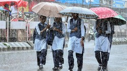 भारी बारिश से बेहाल मुंबई, स्कूल बंद और यूनिवर्सिटी के एग्जाम टले; इस राज्य में भी स्कूलों को किया गया बंद