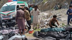 पाकिस्तान: खैबर पख्तूनख्वा में खाई में गिरी बस, 40 की मौत