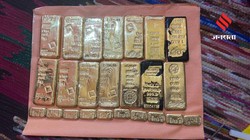 पश्चिम बंगाल में पुलिस की बड़ी रेड, पूर्व बस चालक के घर से मिले कैश से भरे 35 बोरे, 15 किलो सोना भी जब्त