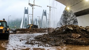 Pune-Mumbai Expressway, Pune Mumbai Expressway landslide, Missing Link landslide