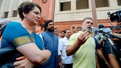 ‘बीजेपी ने ऐसे आदमी को चुना जो बलात्कारियों का रक्षक है’, सदन के बाहर राहुल और प्रियंका की प्रह्लाद जोशी पर टिप्पणी