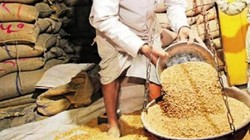 दिल्ली में राशन दुकानों के नियम बदले, 70 साल से अधिक उम्र के कोटा धारकों का रद्द होगा लाइसेंस