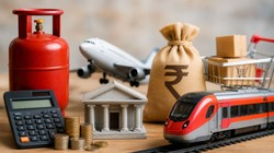 GST, LPG से तत्काल रेल टिकट तक… 1 अगस्त से बदल जाएंगे पैसे से जुड़े ये 5 नियम