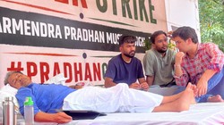 सीजेपी के प्रदर्शन में भूख हड़ताल पर बैठे सोनम वांगचुक हुए नाराज, बोले- ठूस-ठूसकर आप यहां खाना खाते हैं…