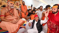शंकराचार्य से मुलाकात, राम मंदिर चढ़ावा विवाद पर आक्रामक रुख… यूपी चुनाव से पहले सॉफ्ट हिंदुत्व पर तेजी से क्यों आगे बढ़ रहे हैं अखिलेश यादव?