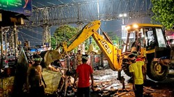 TMC नेता शौकत मोल्ला के बेटे के कैफे पर चला बुलडोजर, अतिक्रमण का आरोप