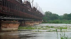 बैराज में जलप्रवाह 442 क्यूमेक्स तक बढ़ा, लेकिन यमुना को सिर्फ 9.97 क्यूमेक्स पानी, प्रदूषण बढ़ने का खतरा