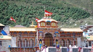 badrinath dham | chadhava chori | cctv footage |