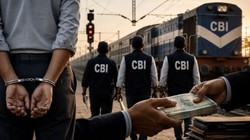 रिश्वतखोरी पर CBI का बड़ा एक्शन, मुंबई से हावड़ा तक 3 रेलवे अफसर और IRCTC कर्मचारी गिरफ्तार