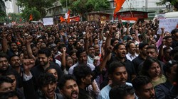 NEET विवाद ने सड़क से लेकर संसद को हिलाकर रखा दिया: कैसे हुई इसकी शुरुआत?