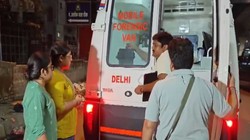 रात में फोन कर बताया कि मेरी बेटी को गोली मार दी गई… दिल्ली में काम करने वाली जगह पर हुई हत्या, नहीं रुक रहे पिता के आंसू