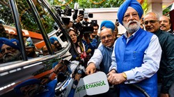 E10, E20 और अब E25 की तैयारी: समझिए पेट्रोल में बढ़ते एथनॉल मिश्रण से जनता पर कैसे पड़ रहा बोझ