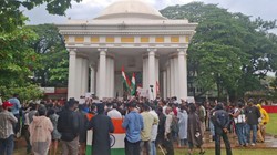 ‘मैं दीमक हूं तो सरकार के भ्रष्ट सत्ता के किले को चट कर जाऊंगी’, BJP नेता के बयान के बाद सड़कों पर उतरे युवा