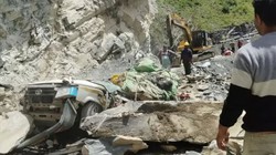 हादसे का सबक: हिमाचल में चट्टान गिरने की घटना से विकास और पर्यावरण पर बड़ा सवाल | संपादकीय
