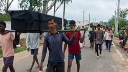 ‘बैंक वालों ने मुंह पर दरवाजा बंद कर दिया…’ नेत्रहीन पति और 5 बच्चों की मां की बेबसी से भावुक हुआ झारखंड
