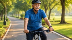 80 की उम्र में भी फिट रहने का राज! जानें क्यों साइकिलिंग है हेल्दी एजिंग के लिए सबसे बेहतरीन एक्सरसाइज
