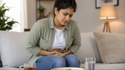 पेट में फंस जाती है गैस और दर्द से तड़पते रहते हैं आप? डॉक्टर से जानिए कारण, लक्षण और बचाव का तरीका