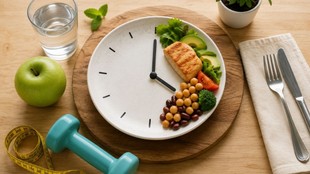 Intermittent Fasting, 12 घंटे ओवरनाइट फास्टिंग, Overnight Fasting Benefits, Weight Loss Tips, इंटरमिटेंट फास्टिंग, वजन घटाने के उपाय, Metabolic Health, इंसुलिन सेंसिटिविटी, ब्लड शुगर कंट्रोल, Healthy Weight Loss, Late Night Snacking,12 hour intermittent fasting