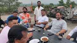 फेमस होने से पहले धोनी ने इस ढाबे वाले से किया था हमेशा आने का वादा, आज भी वहां जाकर खाते हैं खाना, गिफ्ट की कार