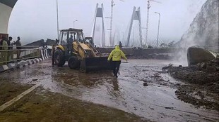 mumbai pune landslide| mumbai pune expressway| mumbai rain