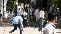 पटना में कांग्रेस कार्यालय के बाहर BJP का प्रदर्शन, पत्थरबाजी से तनाव