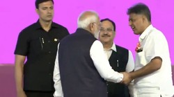 पहले मिलाया हाथ, फिर की लंबी बात…, चंडीगढ़ में मंच पर कांग्रेस सांसद से मिले पीएम मोदी