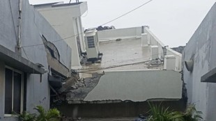 pune| building collapse|
