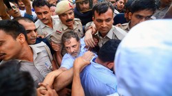 कॉकरोच जनता पार्टी के प्रदर्शन से अलग राहुल गांधी PM आवास क्यों पहुंचे? समझिए इसके पीछे की रणनीति