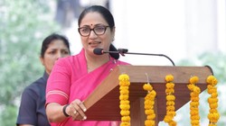 रक्षा बंधन पर रेखा सरकार का बड़ा तोहफा! महिलाओं को हर महीने मिलेंगे 2500 रुपये