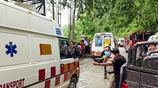 sikkim landslide, workesr trapped, sikkim tunnel