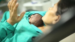 बच्चे की चाह में ठगे गए? दिल्ली के IVF अस्पताल पर गंभीर आरोप, सरोगेसी विवाद में FIR के बाद जांच तेज